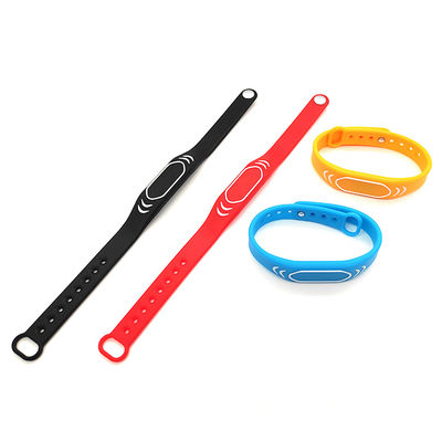 Personalize o punho do silicone de NFC para terrenos/parques de diversões