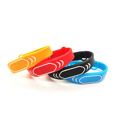 Personalize o punho do silicone de NFC para terrenos/parques de diversões