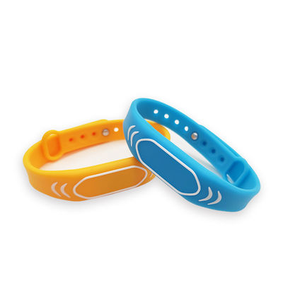 Personalize o punho do silicone de NFC para terrenos/parques de diversões